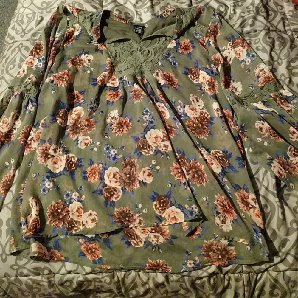 Torrid size 3 long sleeve sheer top